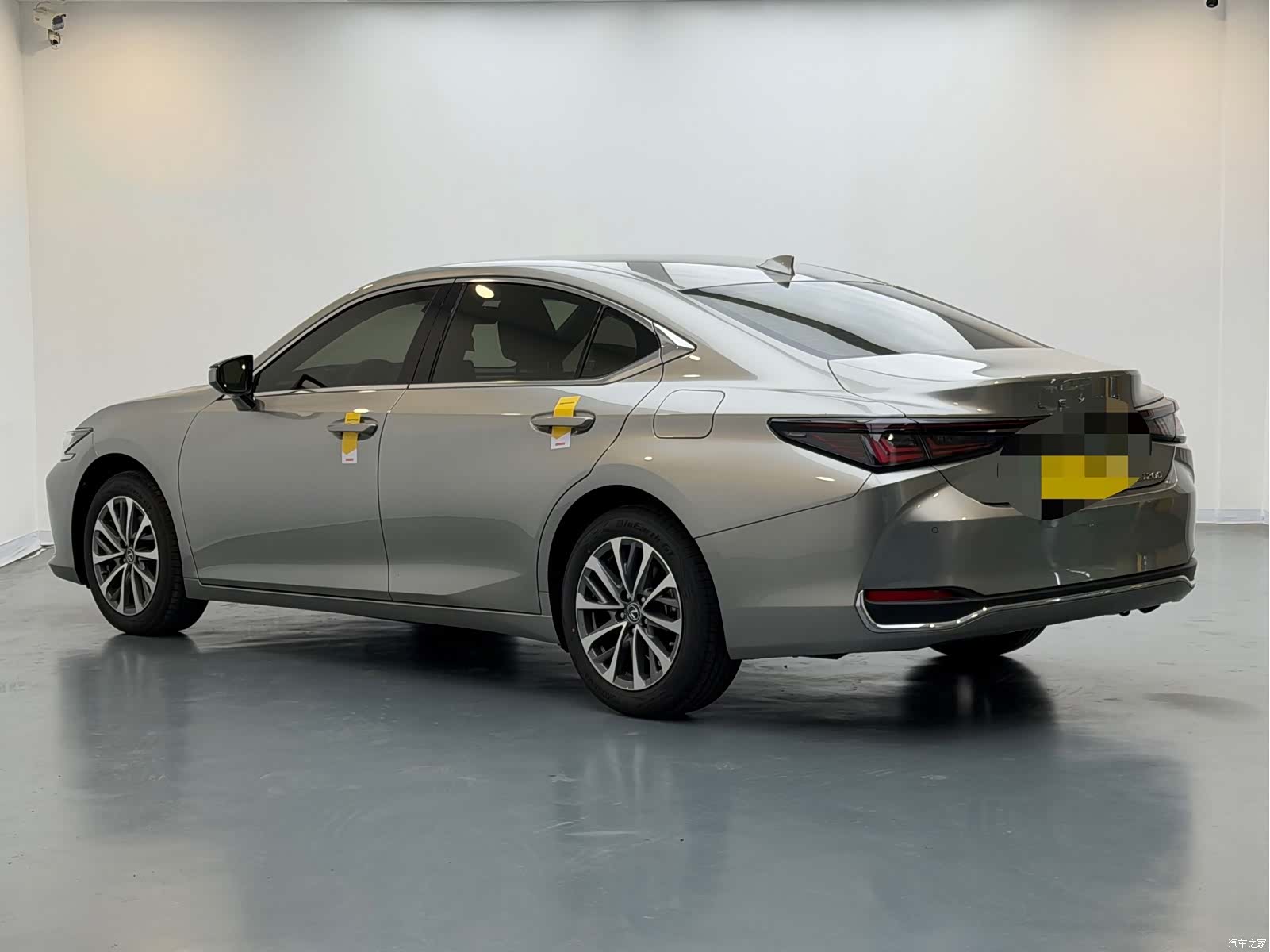 Lexus ES, 2026 4
