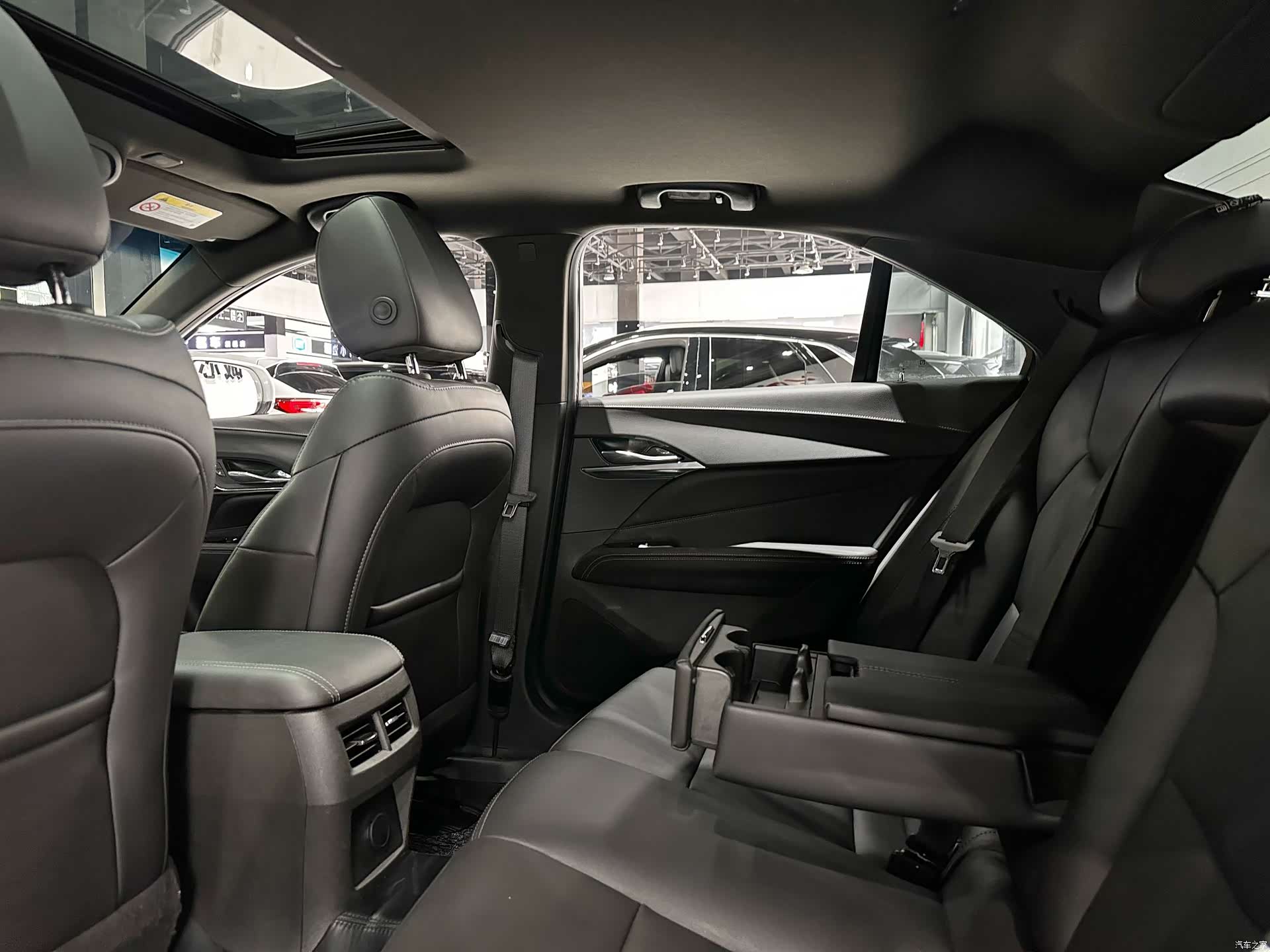 Cadillac CT4, 2023 15