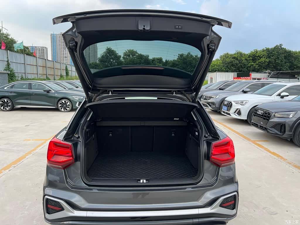 Audi Q2L, 2022 16