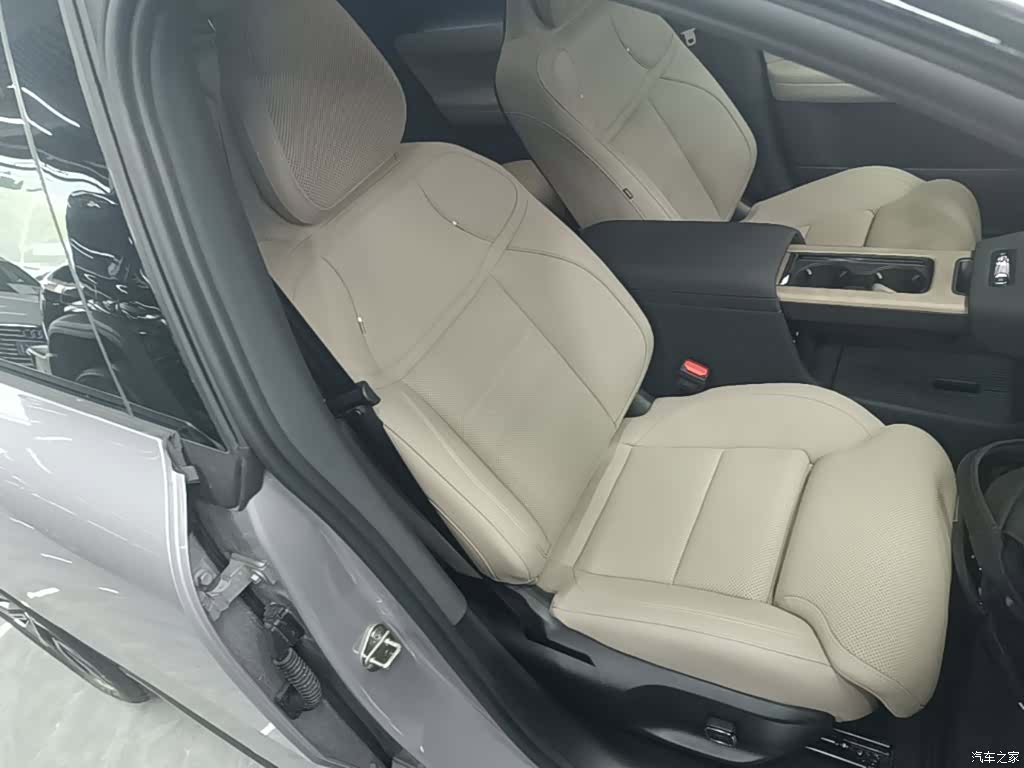 Volvo XC70, 2025 25