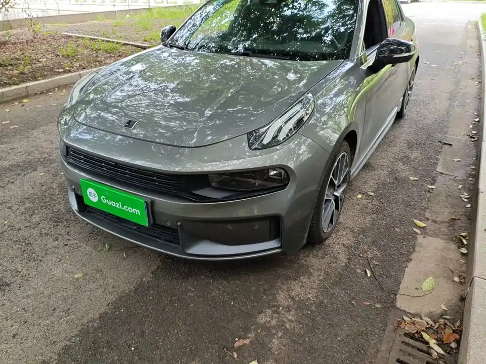 Lynk & Co 03