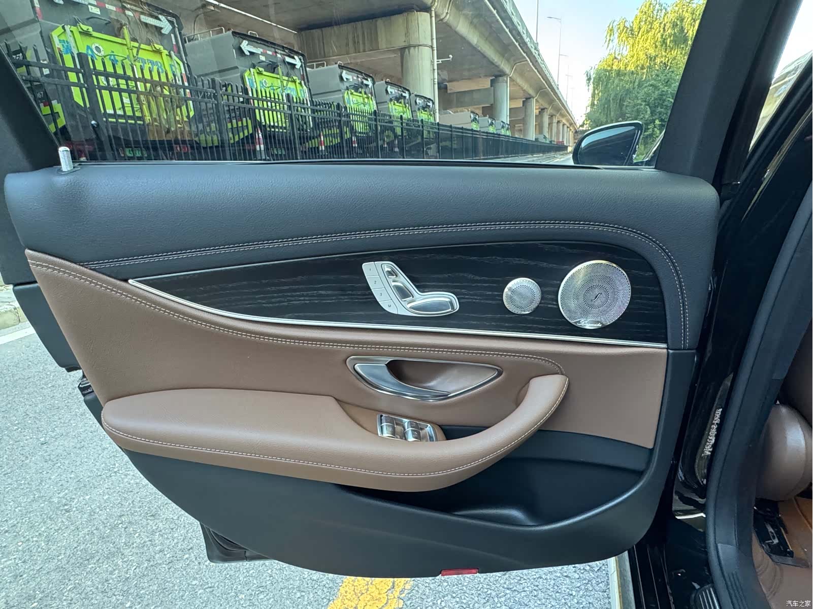 Mercedes-Benz E-Class, 2023 16