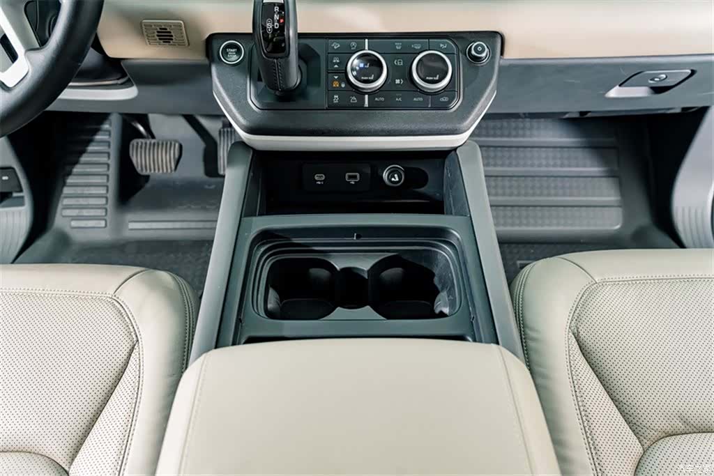 Land Rover Defender, 2021 18