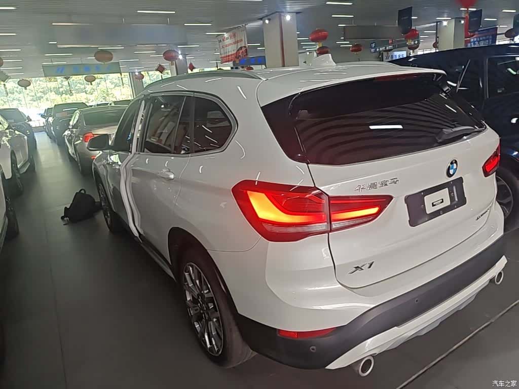 BMW X1, 2023 все фото
