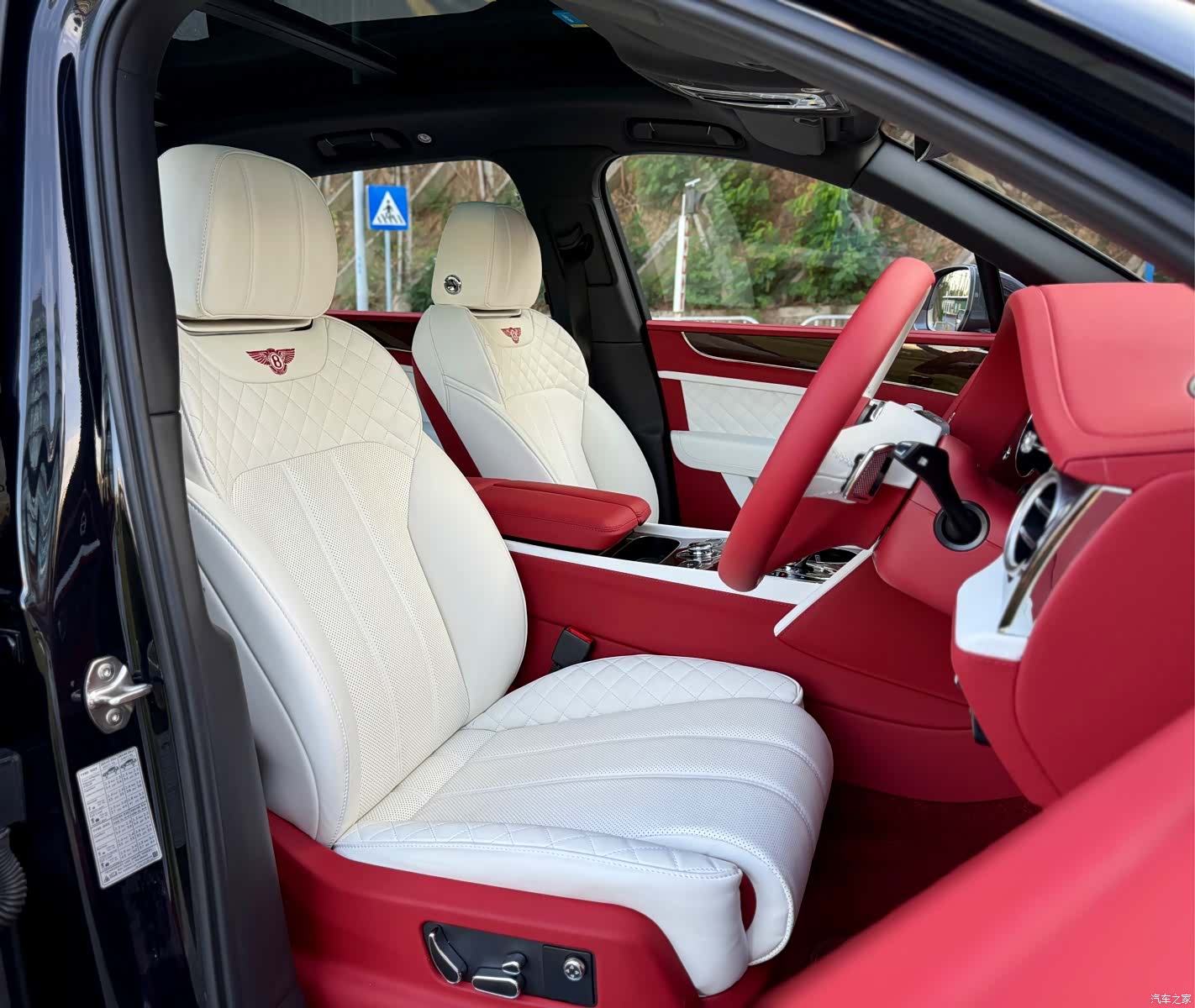 Bentley Bentayga, 2017 8