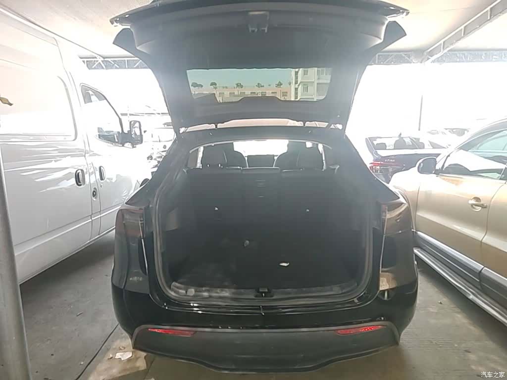 Tesla Model Y, 2022 19