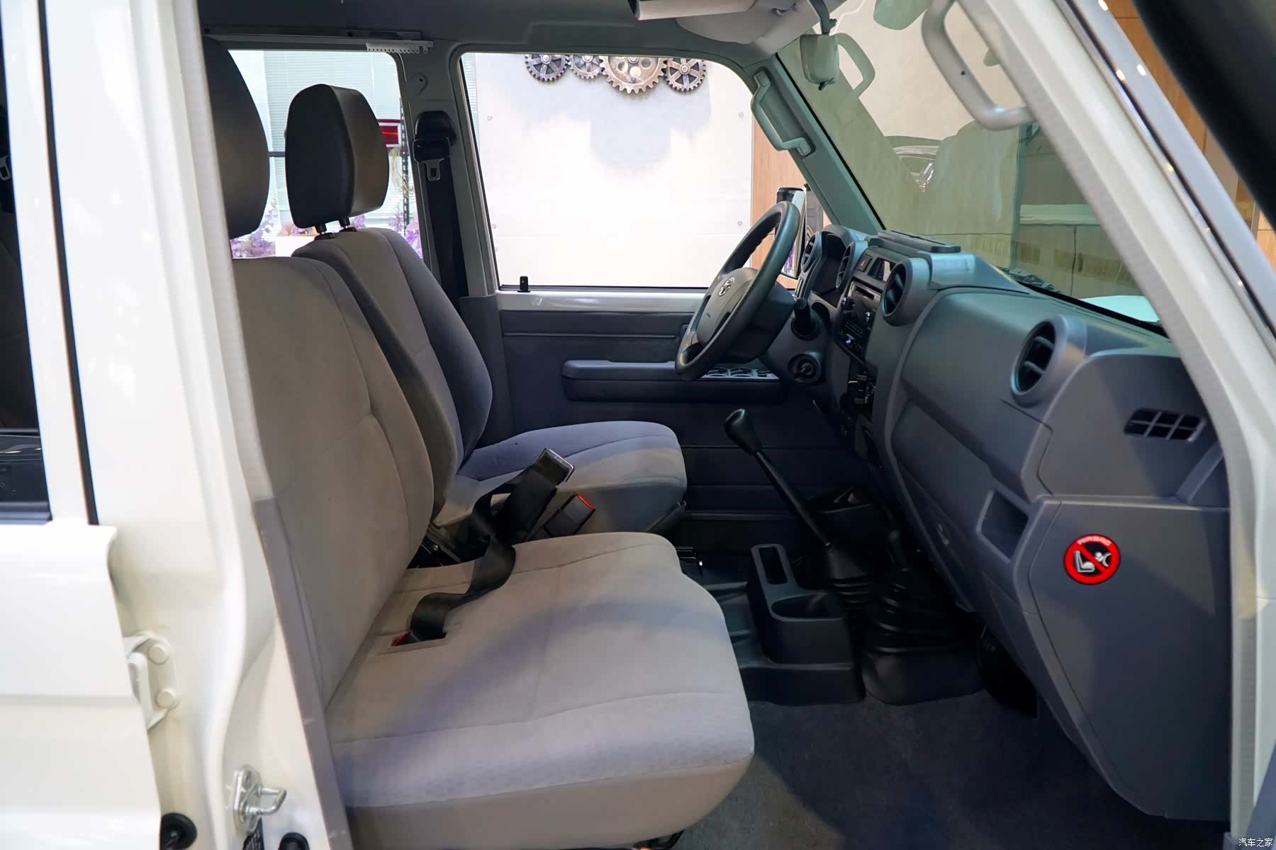 Toyota Land Cruiser, 2023 11