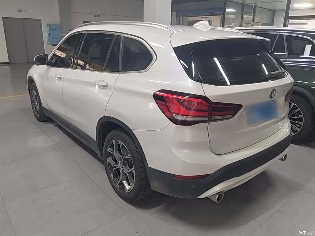 BMW X1, 2021 все фото