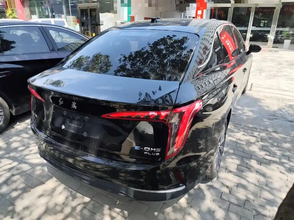 Hongqi E-QM5