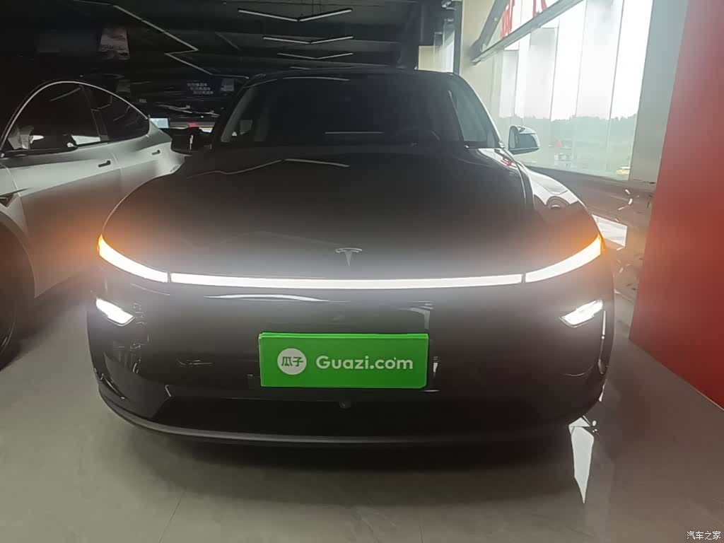 Tesla Model Y, 2025 3