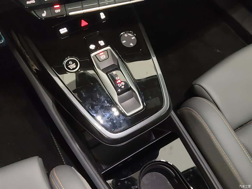 Audi Q4 e-tron, 2025 14