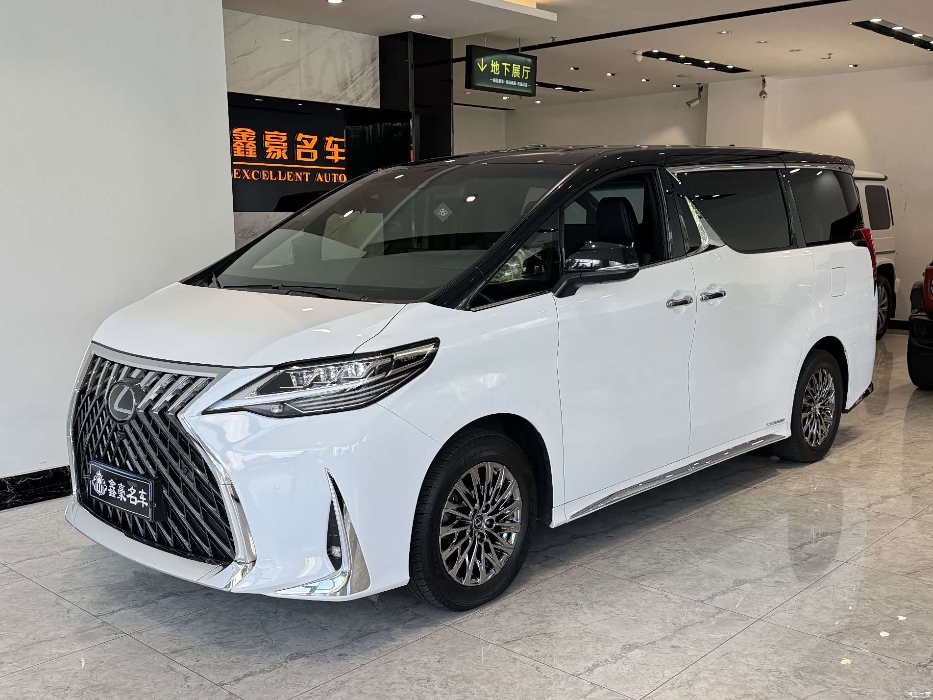 Lexus LM, 2022 3