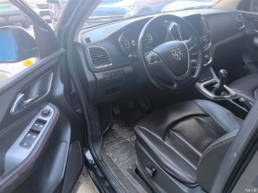 Wuling 560, 2017 16