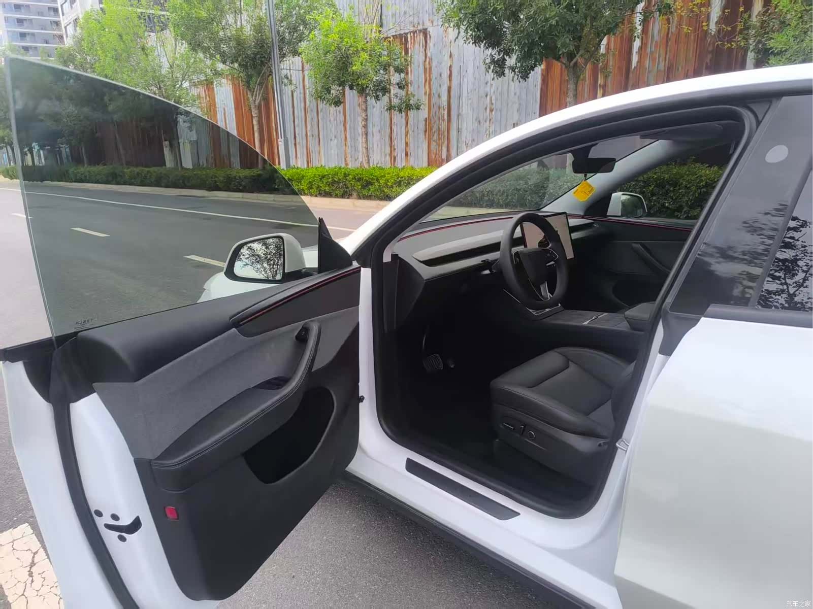 Tesla Model Y, 2025 4