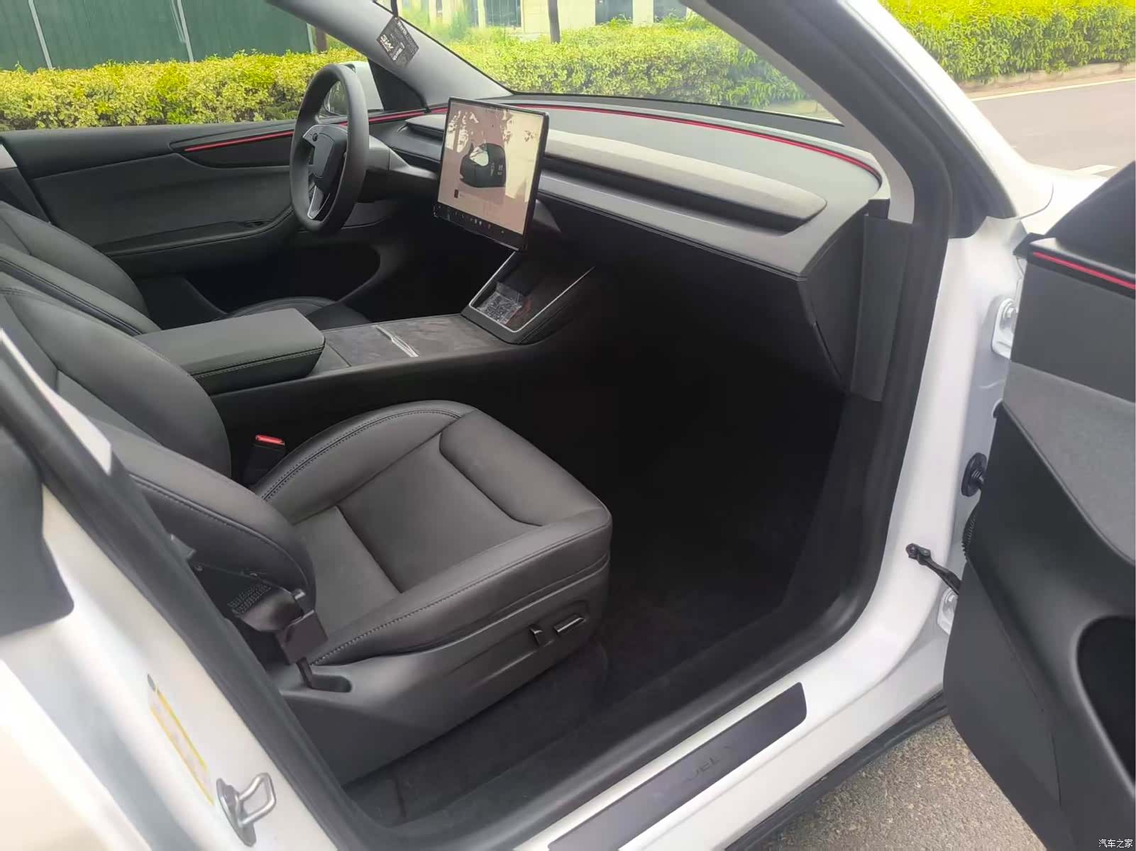 Tesla Model Y, 2025 13