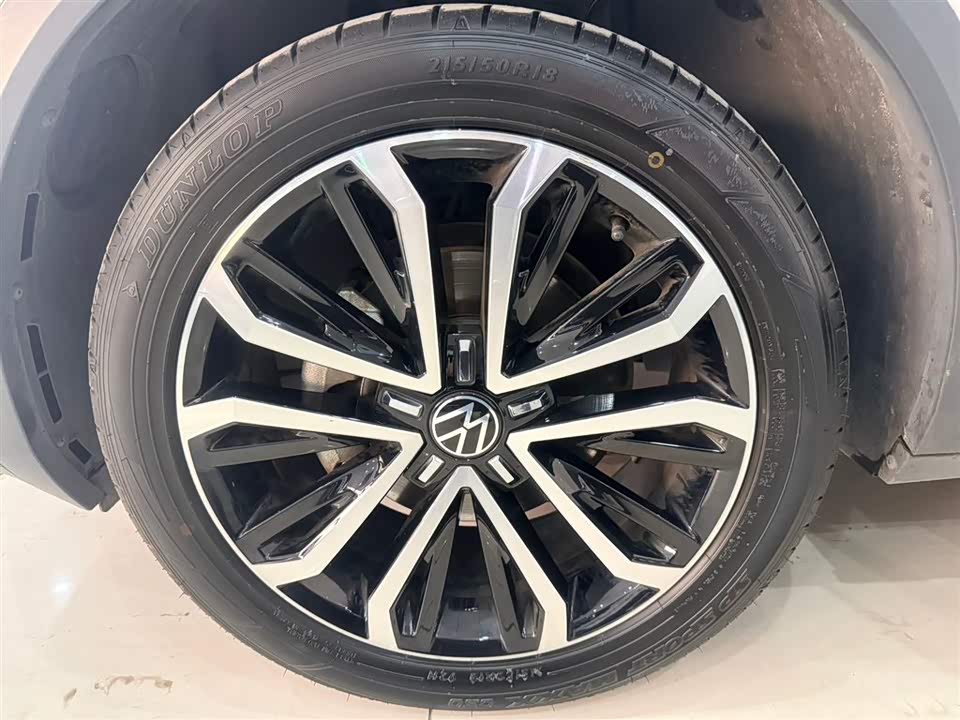 Volkswagen T-ROC exploring Songs