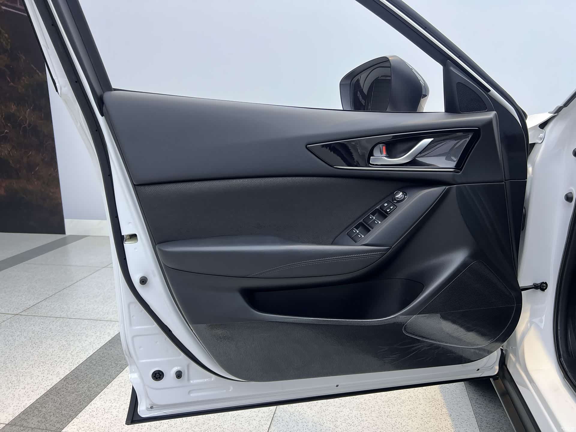 Mazda CX-4, 2023 18
