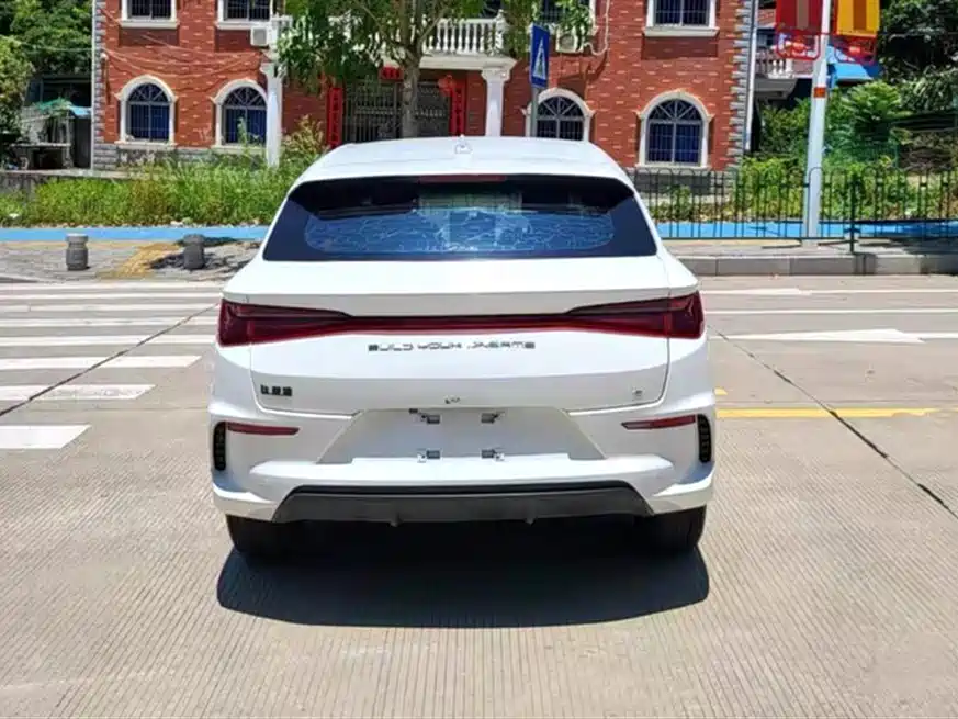 BYD e2