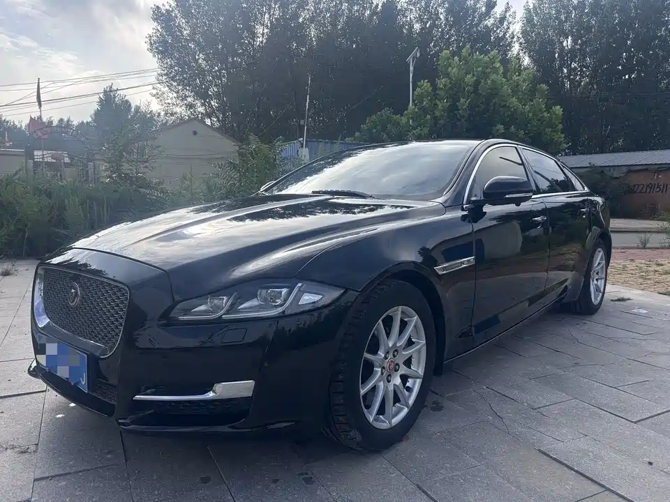 Jaguar XJ