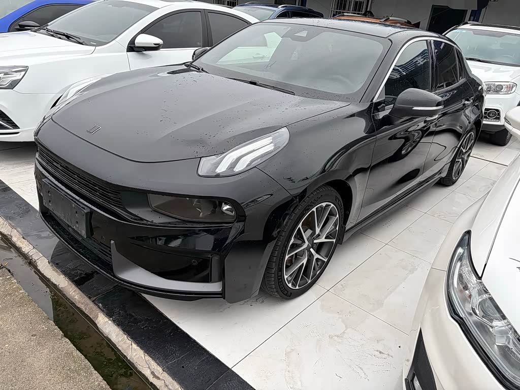 Lynk & Co 03
