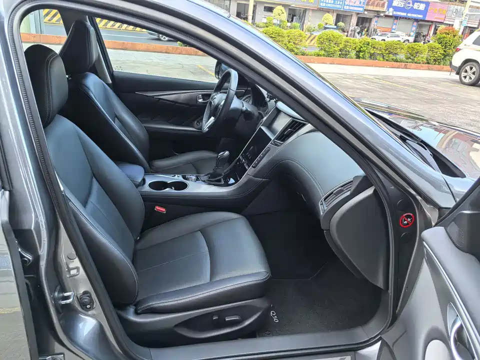 Infiniti Q50L