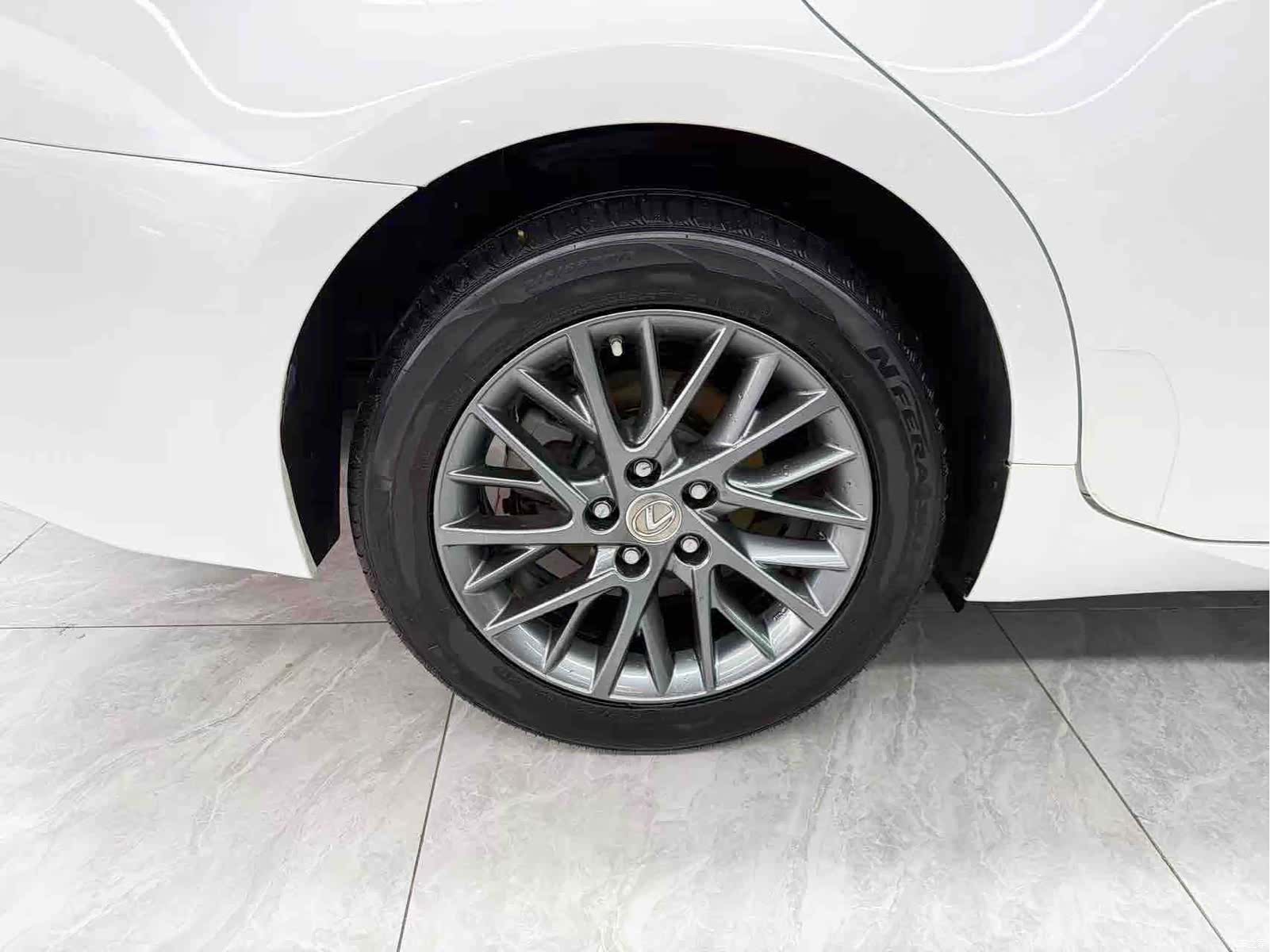 Lexus ES, 2018 21