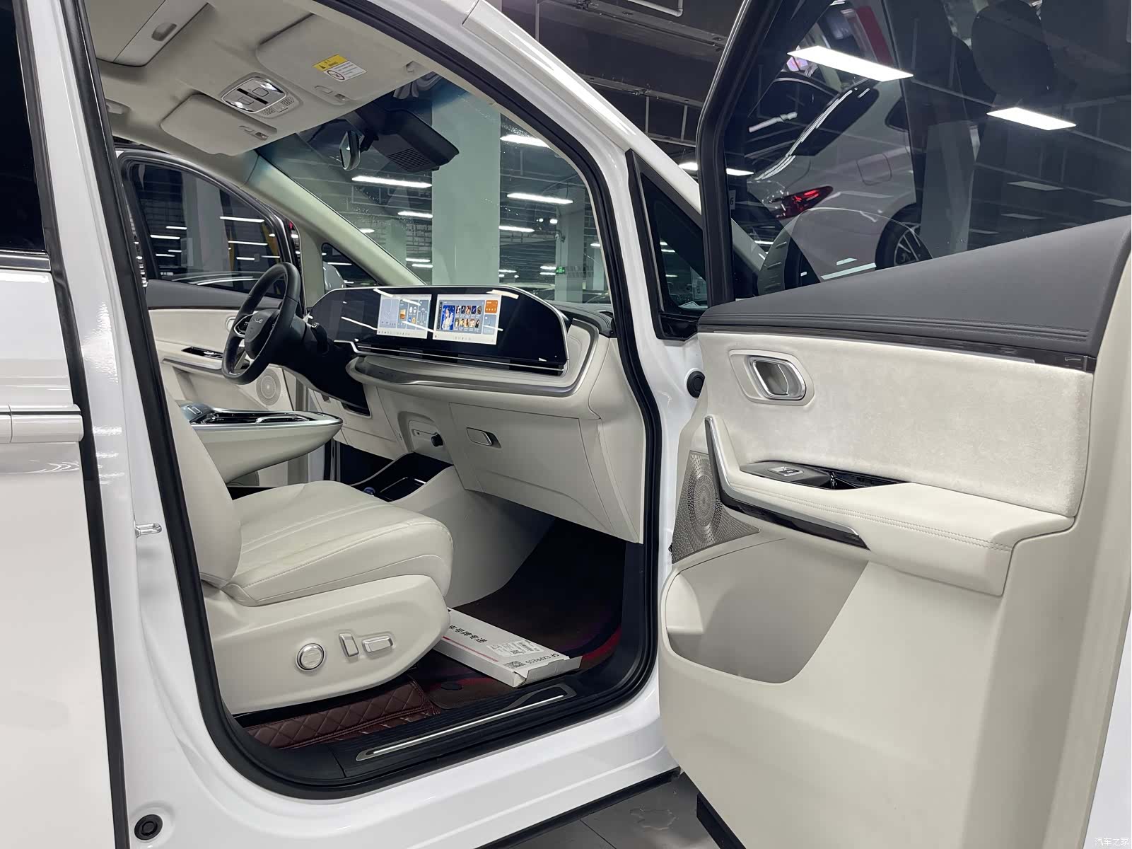 Maxus 9, 2025 8