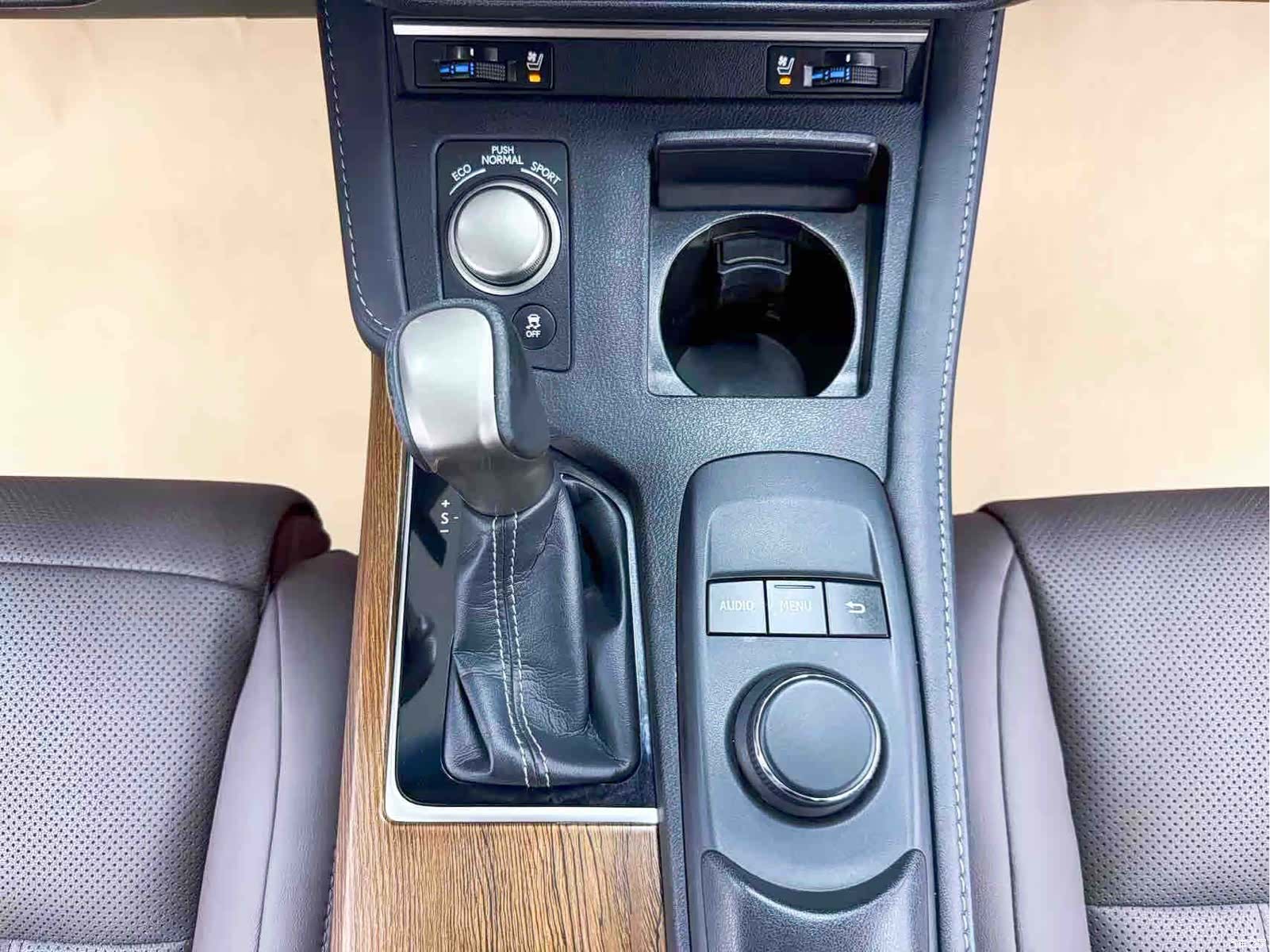 Lexus ES, 2018 18