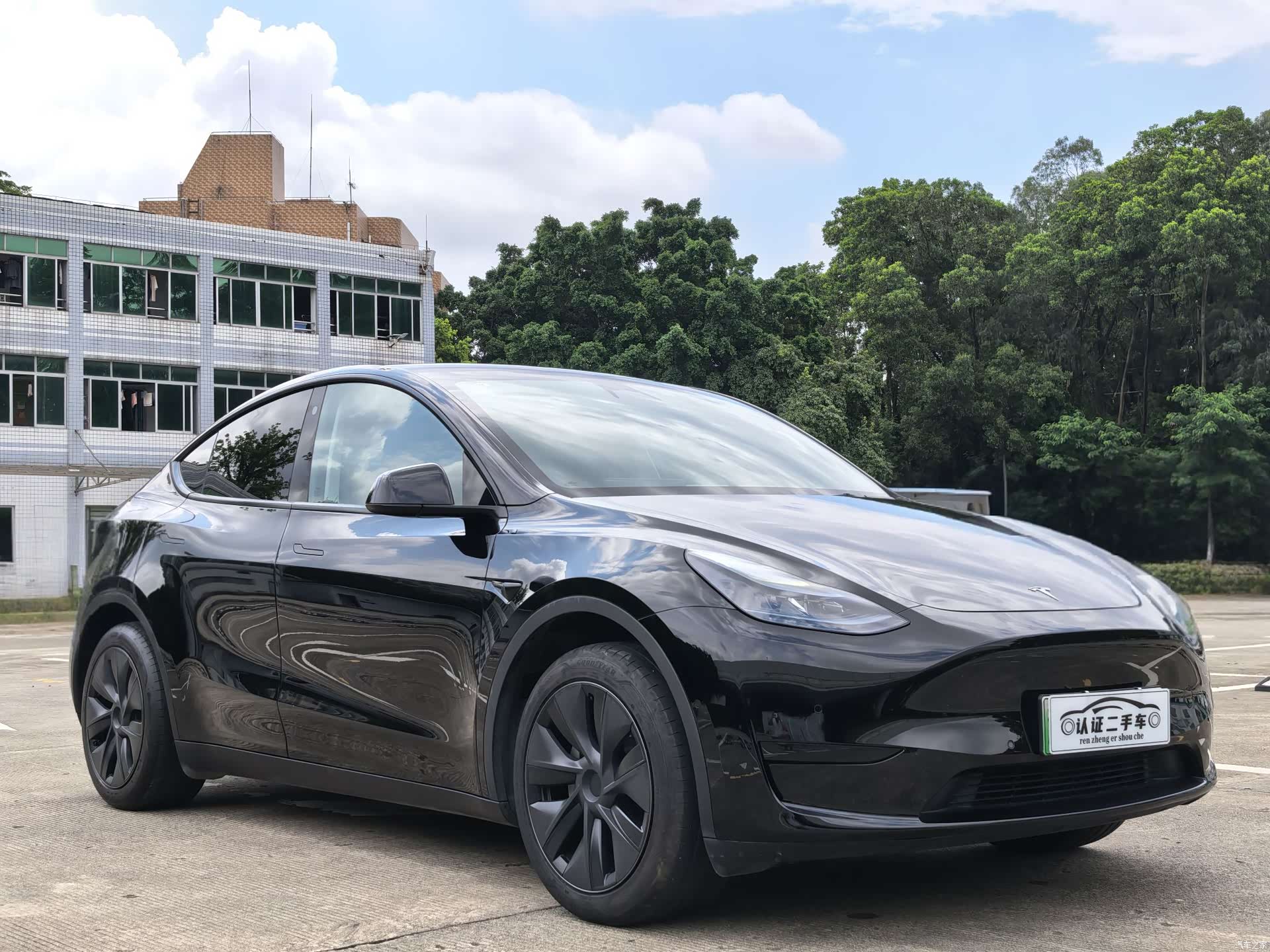 Tesla Model Y, 2023 3
