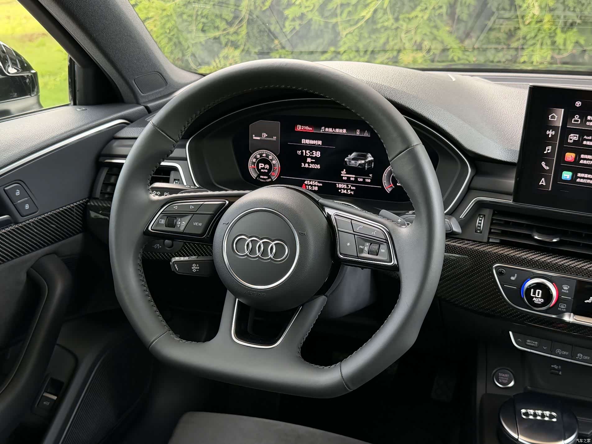 Audi A4L, 2022 все фото