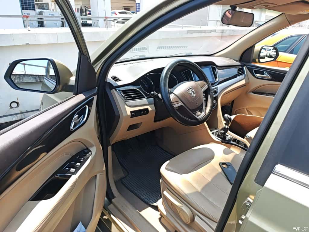 Wuling 730, 2016 16