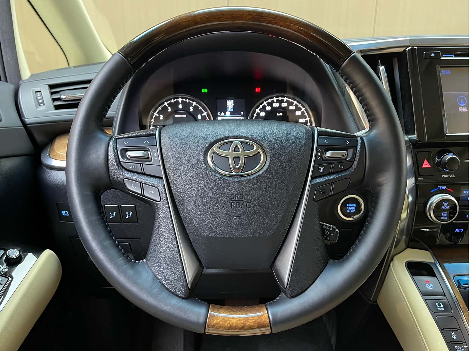 Toyota Alphard, 2018 10