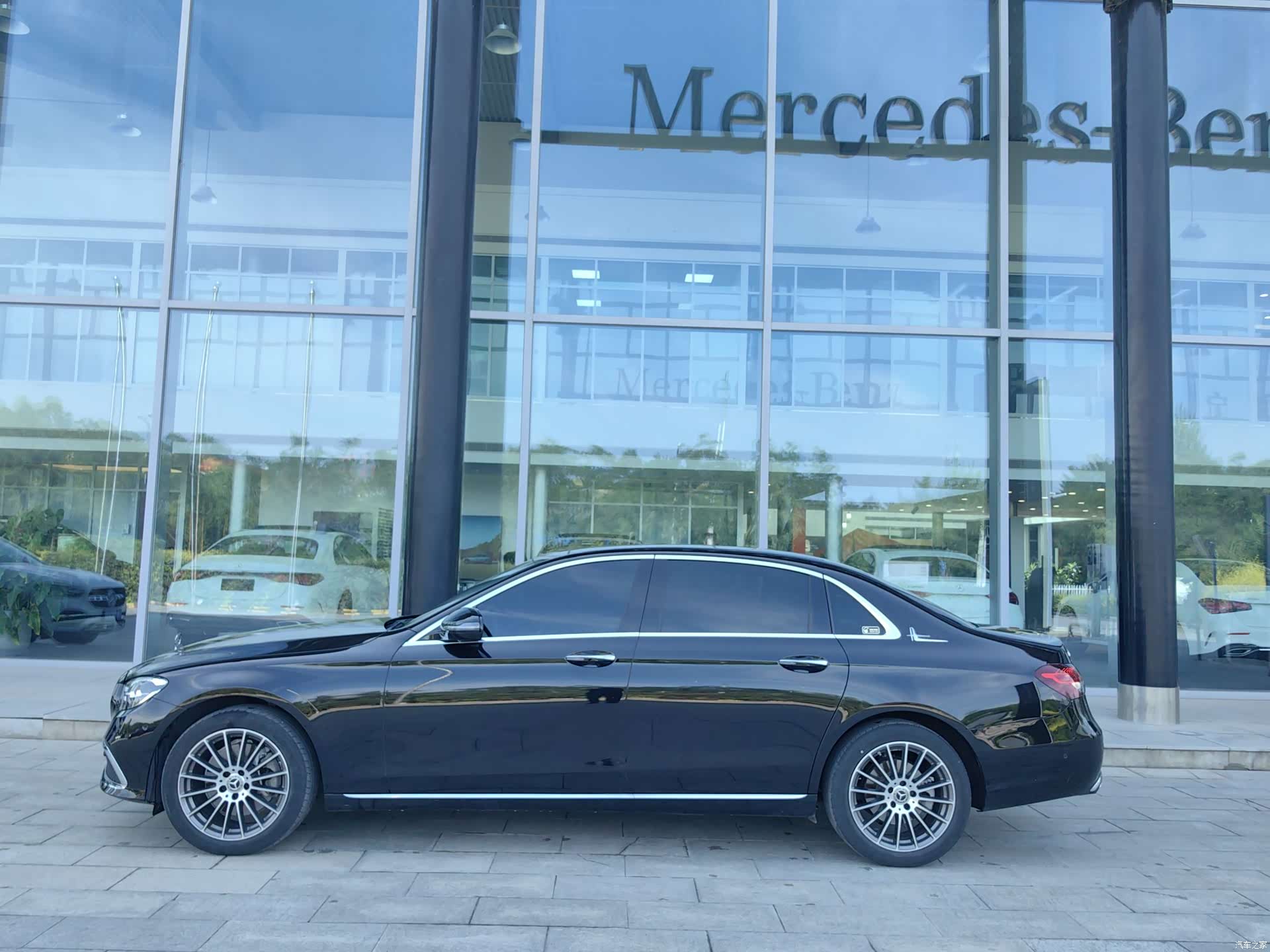 Mercedes-Benz E-Class, 2023 3