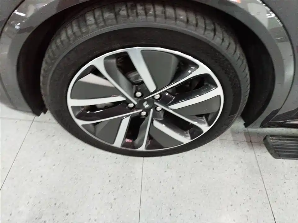 Li Auto Ideal L9