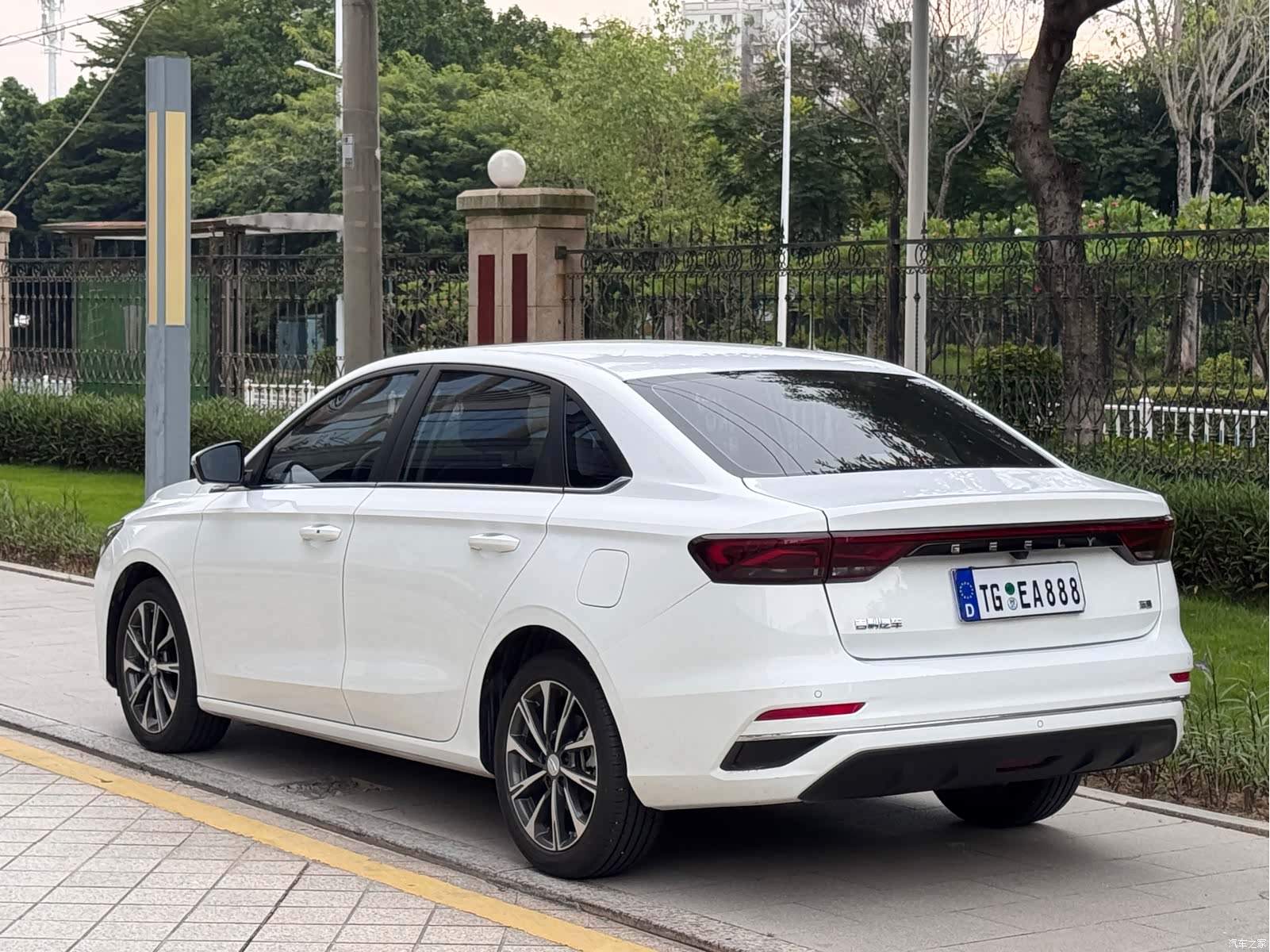 Geely Emgrand, 2025 4