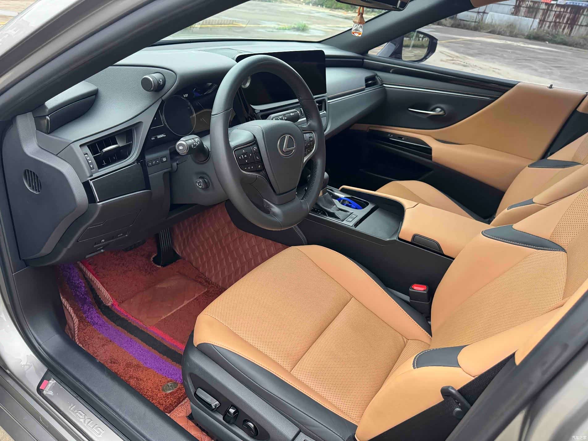 Lexus ES, 2023 4