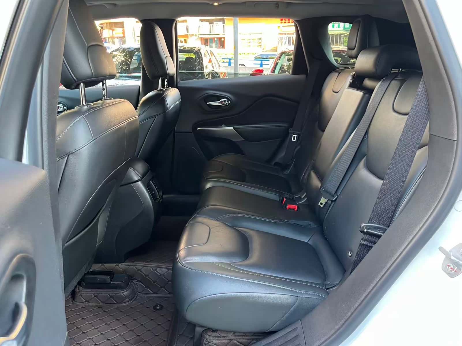 Jeep Cherokee, 2021 10
