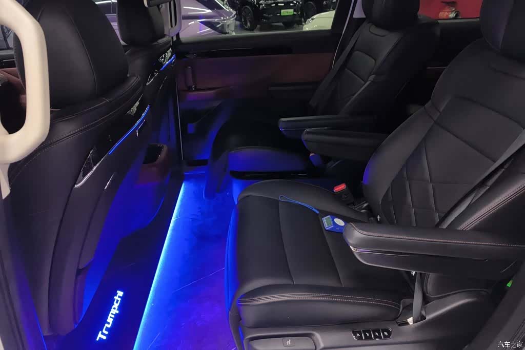 Trumpchi E8, 2025 11