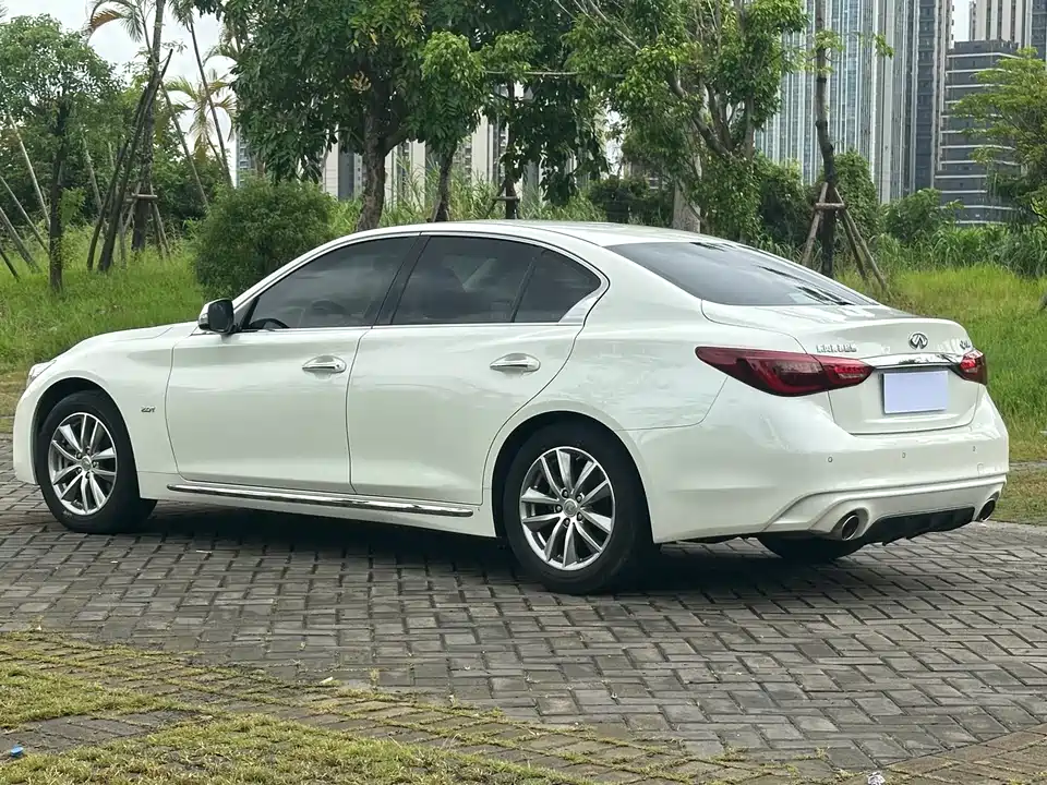 Infiniti Q50L