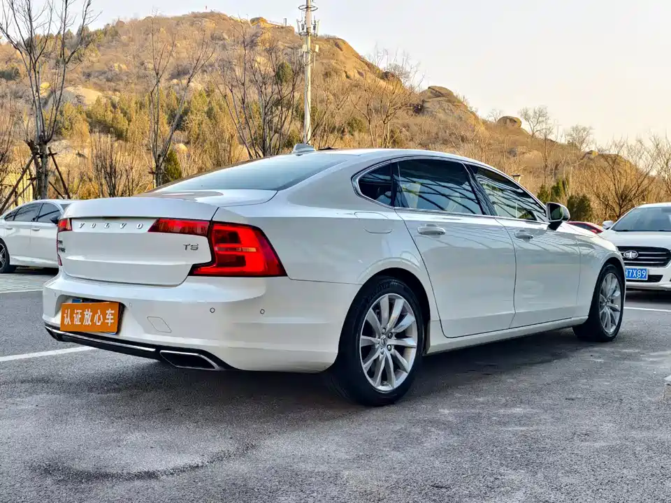 Volvo S90