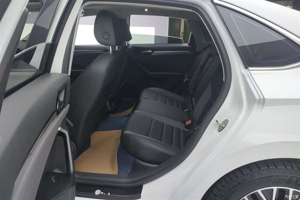 Volkswagen Sagitar, 2020 11