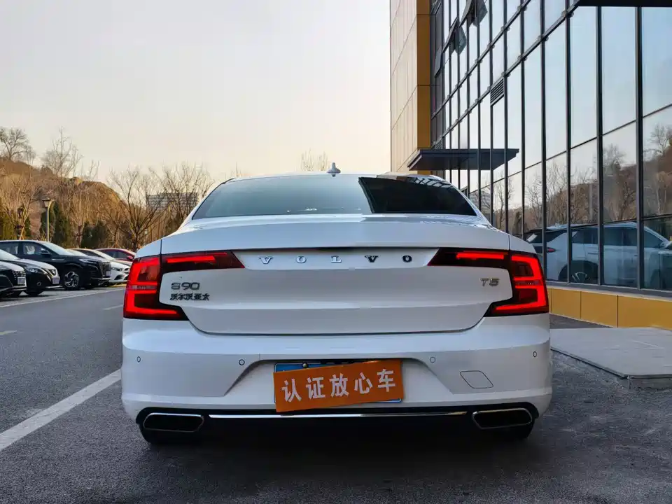 Volvo S90
