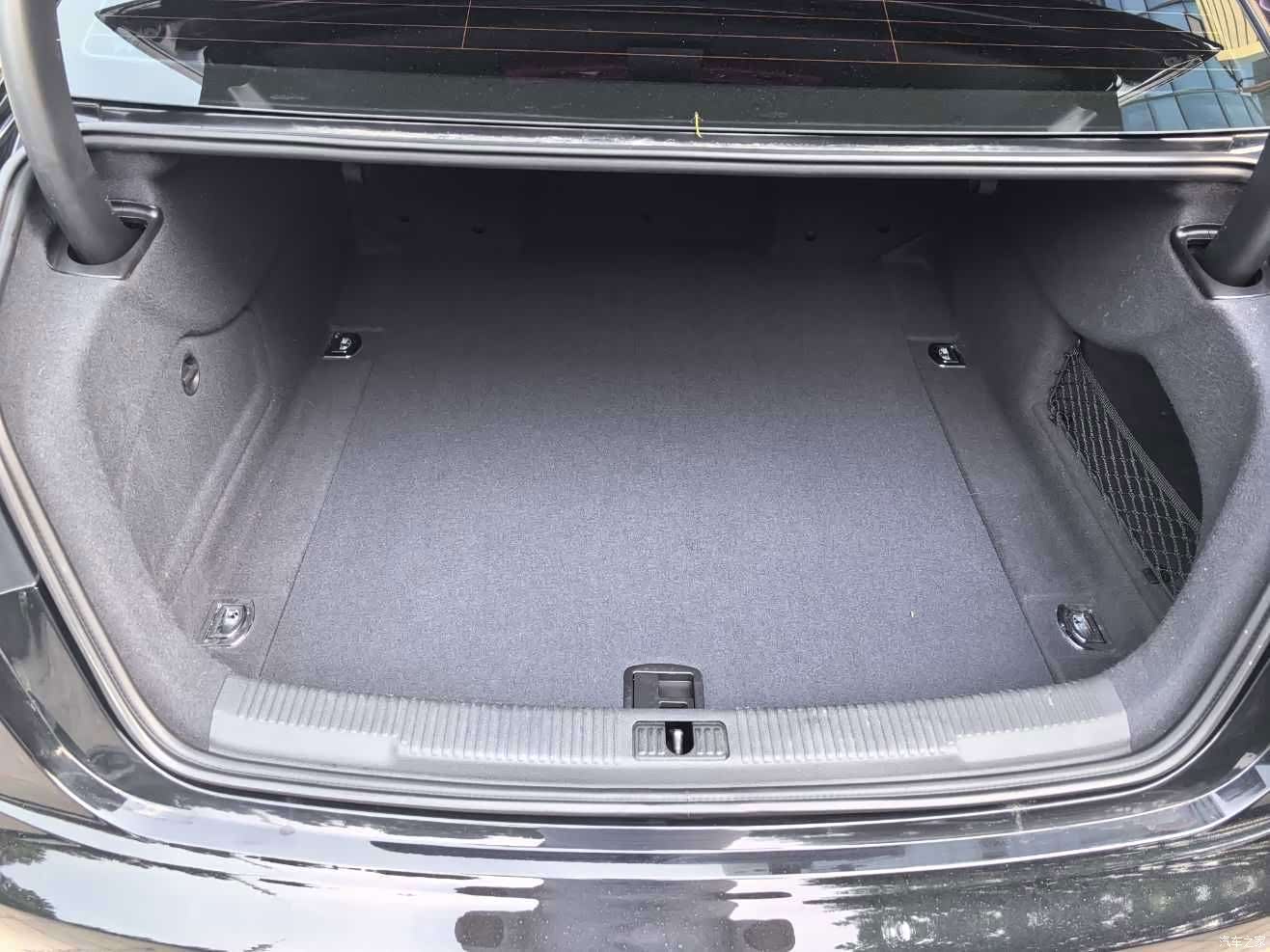 Audi A6L, 2012 26