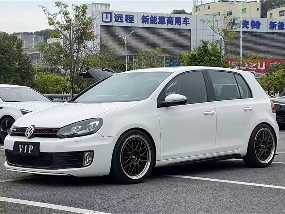 Volkswagen Golf GTI