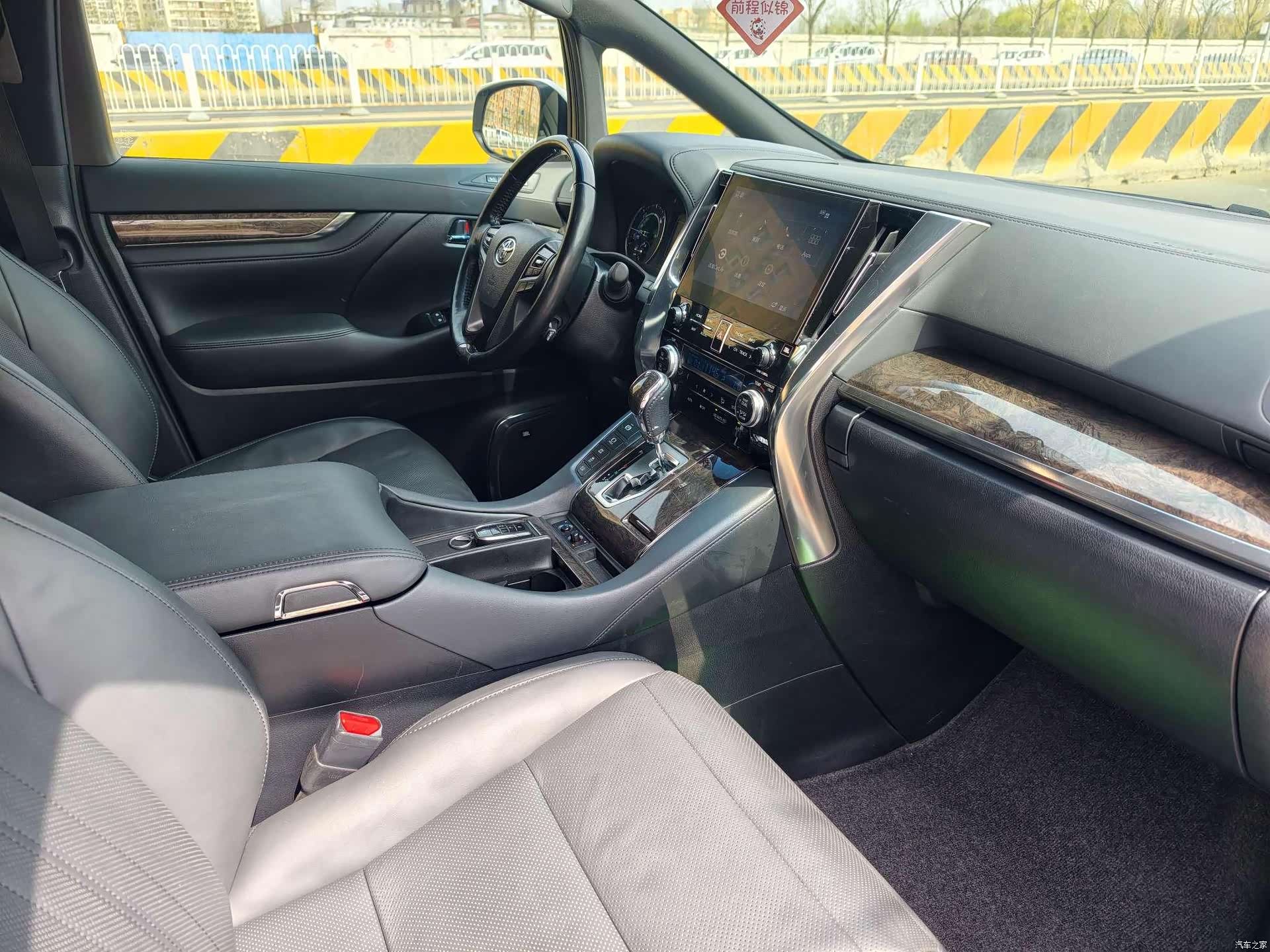Toyota Alphard, 2021 25