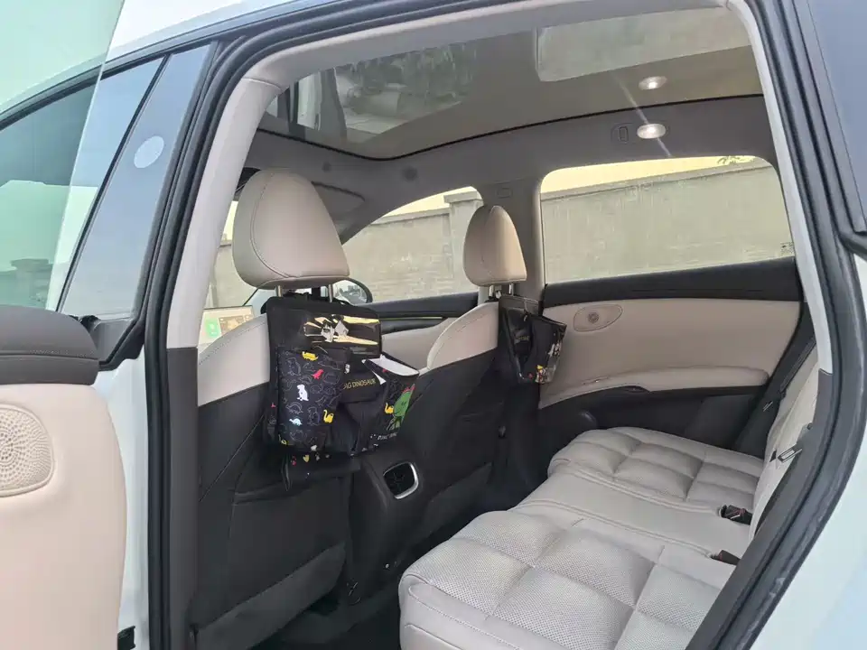 IM Motors Zhiji LS6 IM Motors Zhiji LS6
