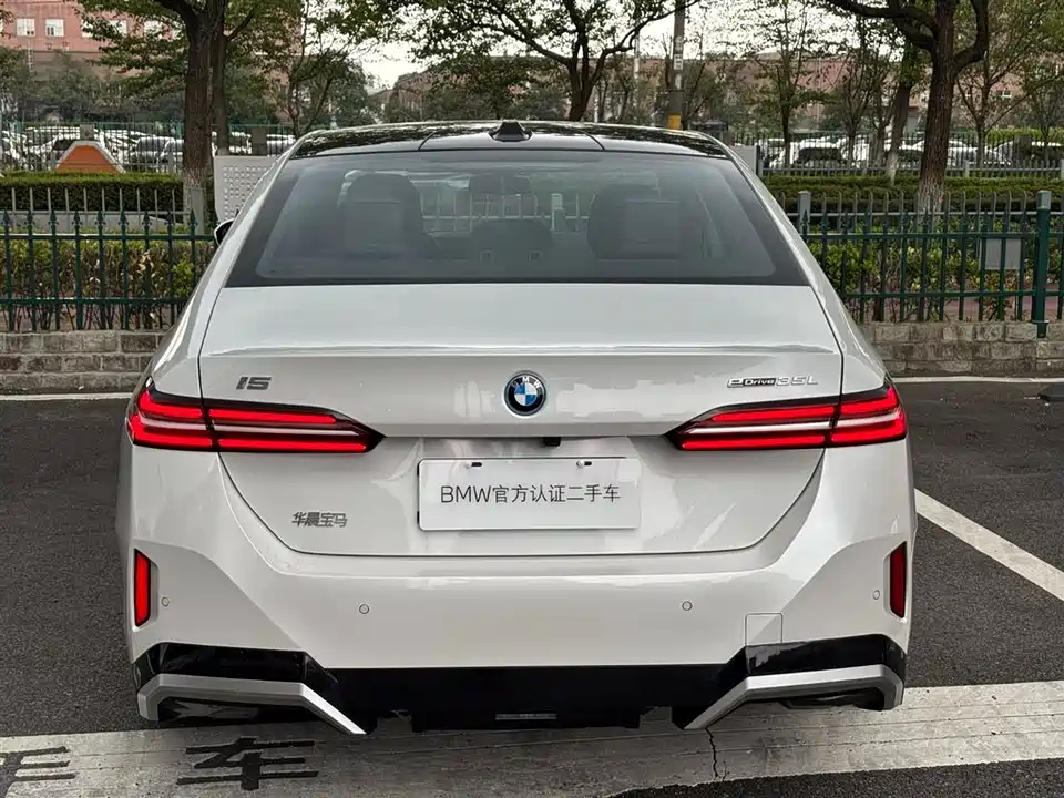 BMW i5