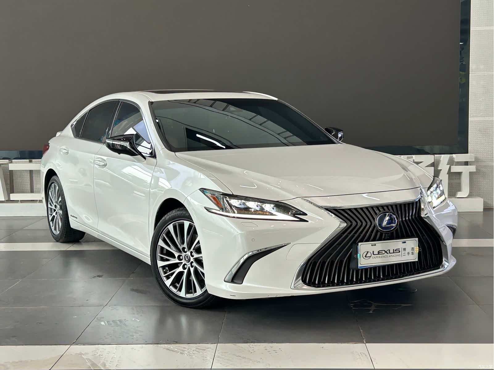 Lexus ES, 2021 3