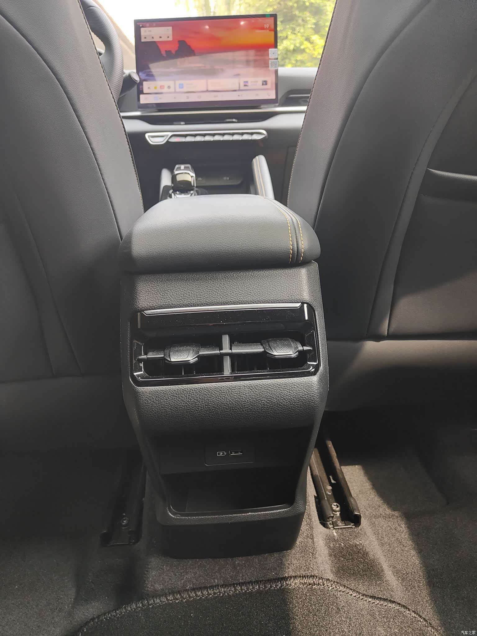 Geely Coolray, 2025 15