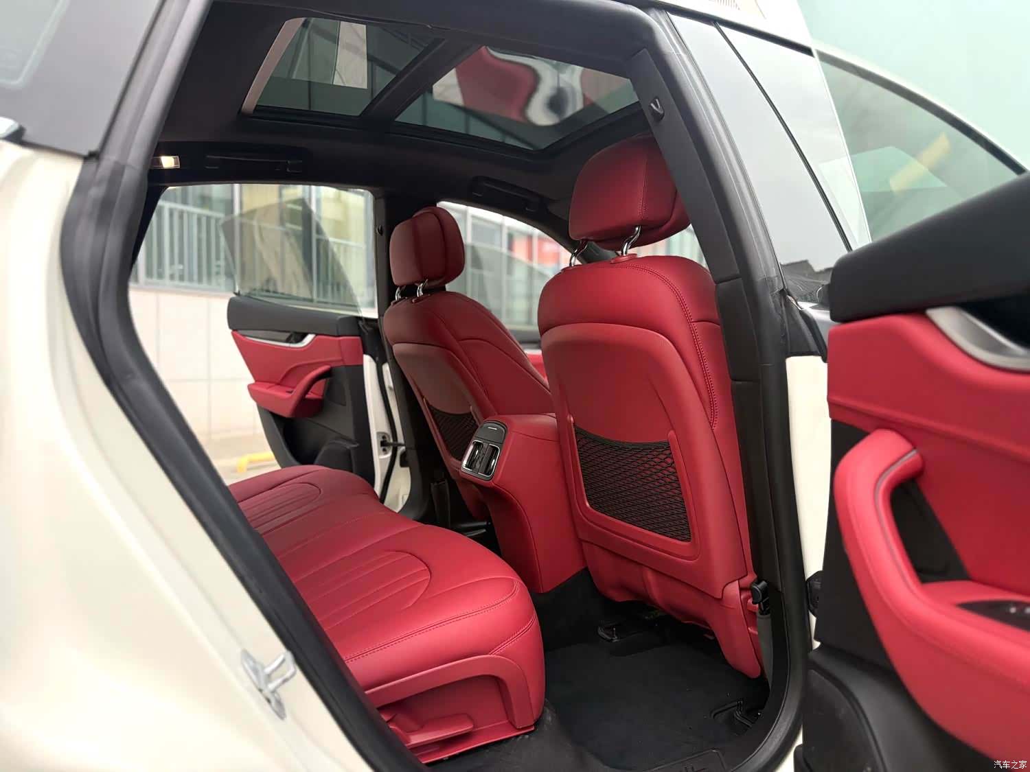 Maserati Levante, 2018 8
